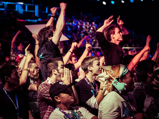 参与体育的 参与体育的