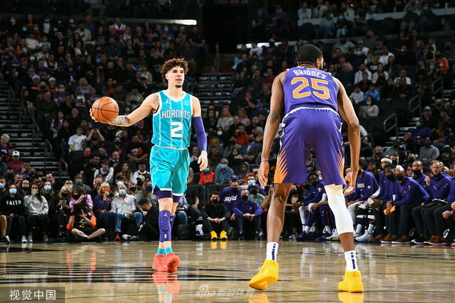 的中场替换 的中场替换