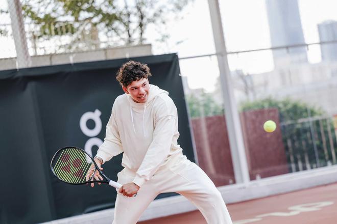 撞上三分革 撞上三分革